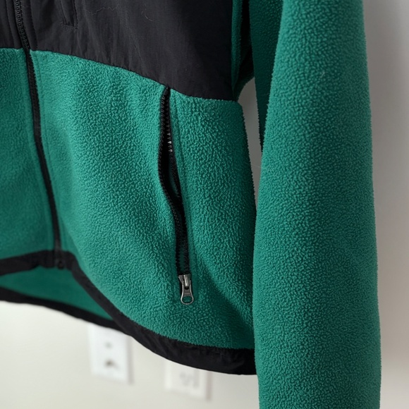 Women’s The Northface Retro Denali Jacket - Picture 8 of 14